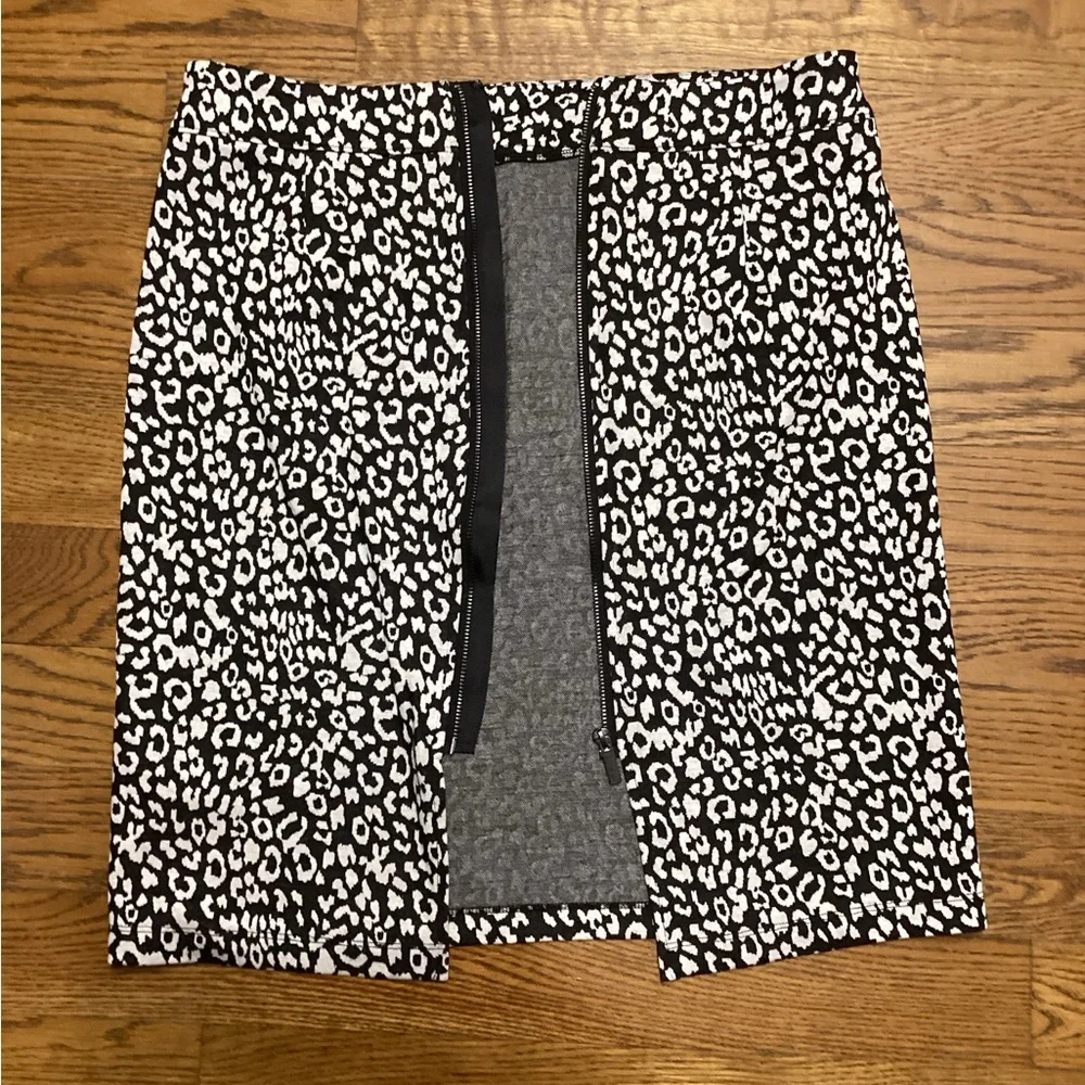 Tribal pencil skirt Back Zip Black and white leopard print. Size Medium